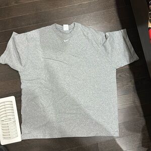 Nike logo swoosh tee size L